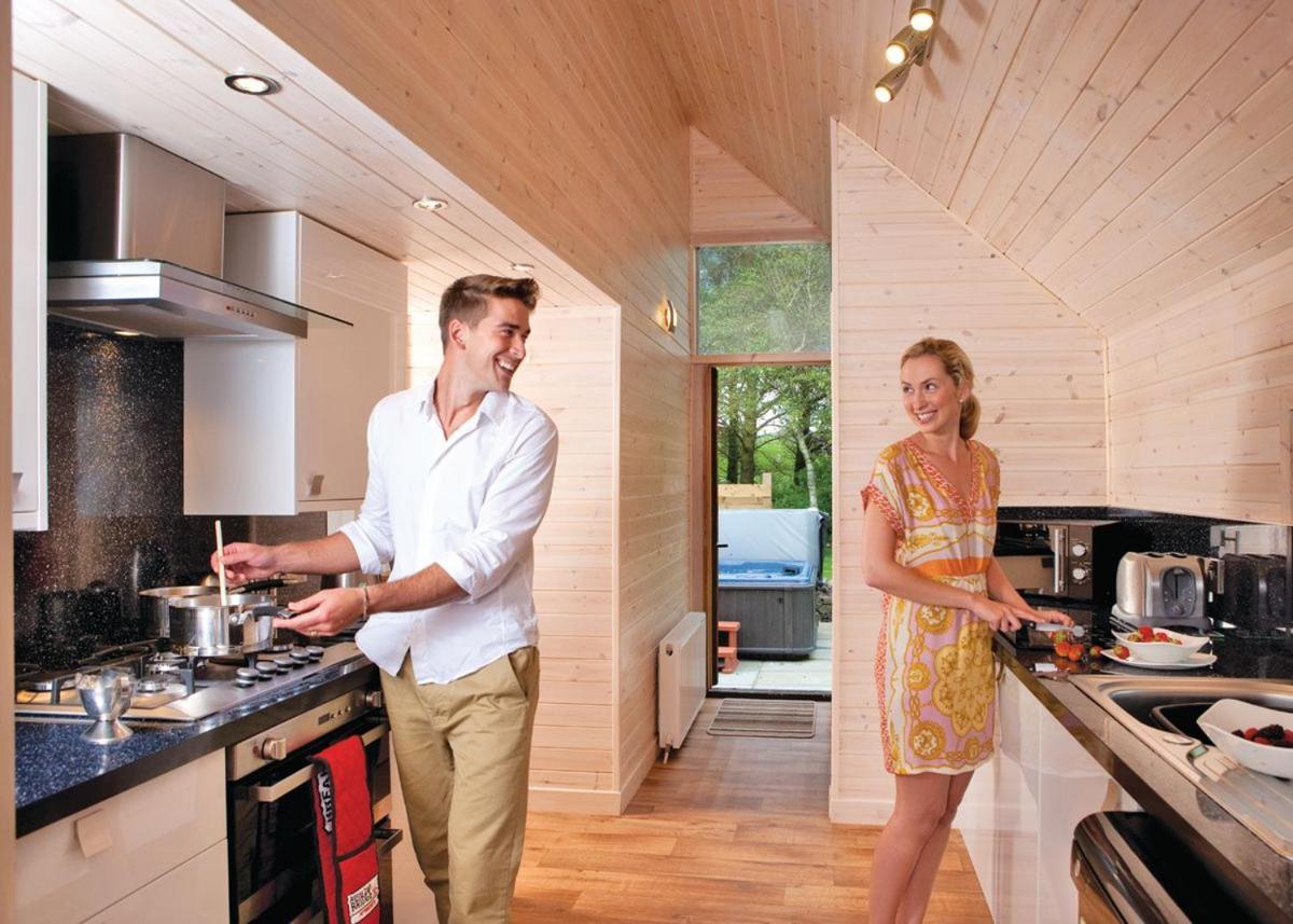 Nunland Hillside Lodges Holywood  Екстериор снимка