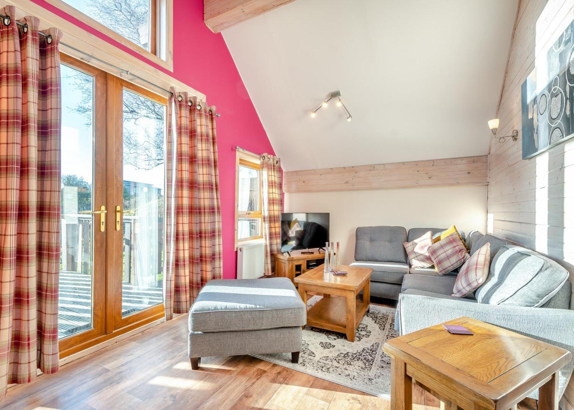 Nunland Hillside Lodges Holywood  Екстериор снимка