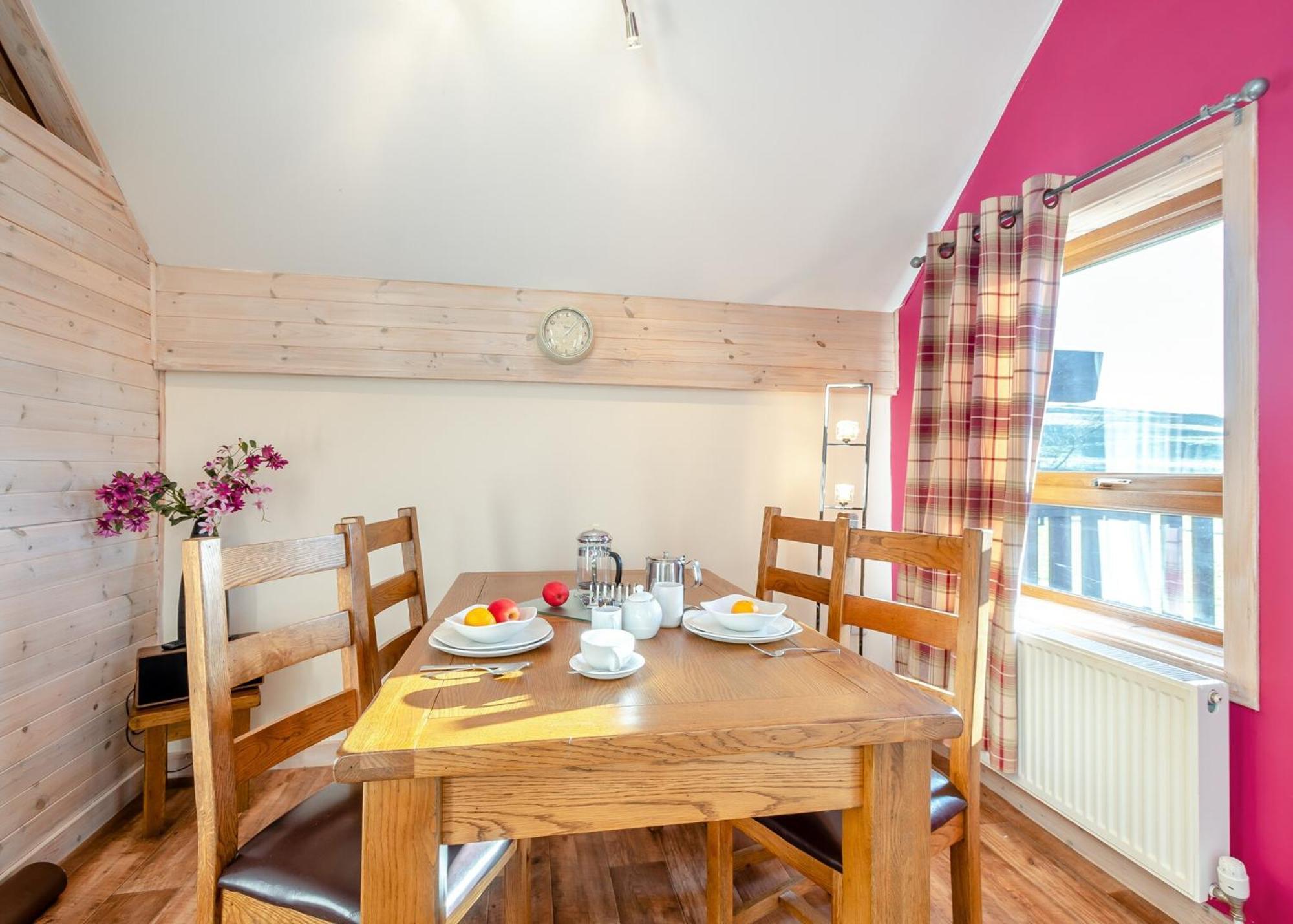 Nunland Hillside Lodges Holywood  Екстериор снимка